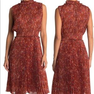 CLEARANCE  NANETTE LEPORE SLEEVELESS PLEATED DRESS